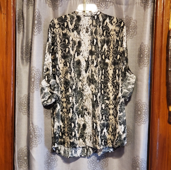 Calvin Klein Snake Print Button-Down Blouse Size 2X - Picture 2 of 5